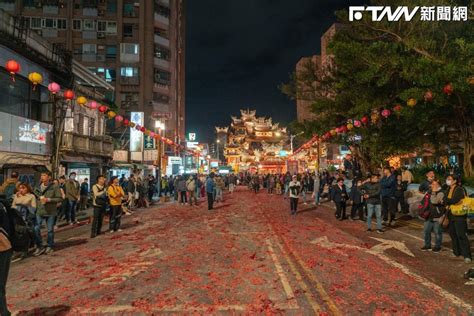 色陸客遊浦西